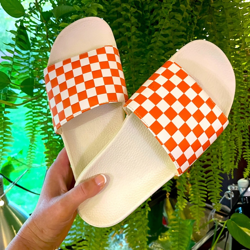 🍊🏁VANS ORANGE Checkerboard Slip-Ons Women’s SZ10